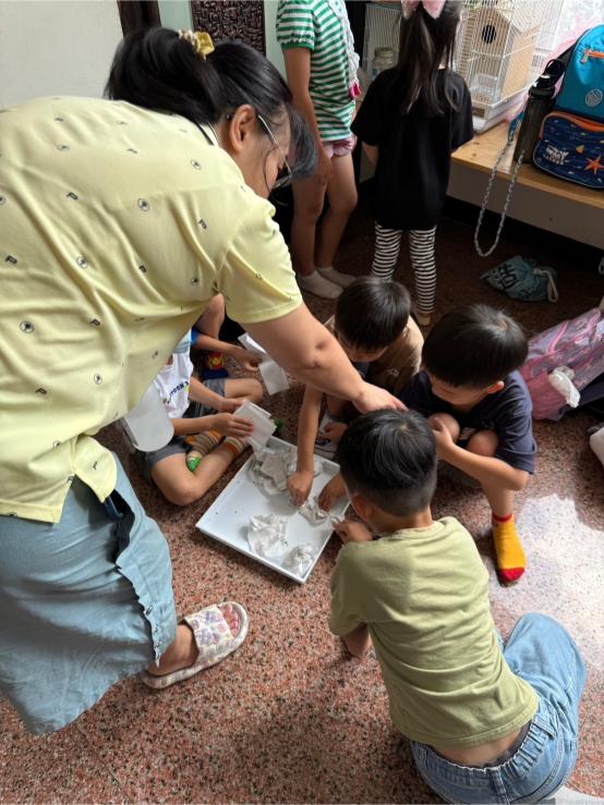 LINE ALBUM 0709 Venues Science 240716 14